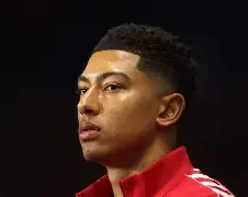 曼联后卫神勇救险，助球队成功保级，可是责任安全.的简单介绍