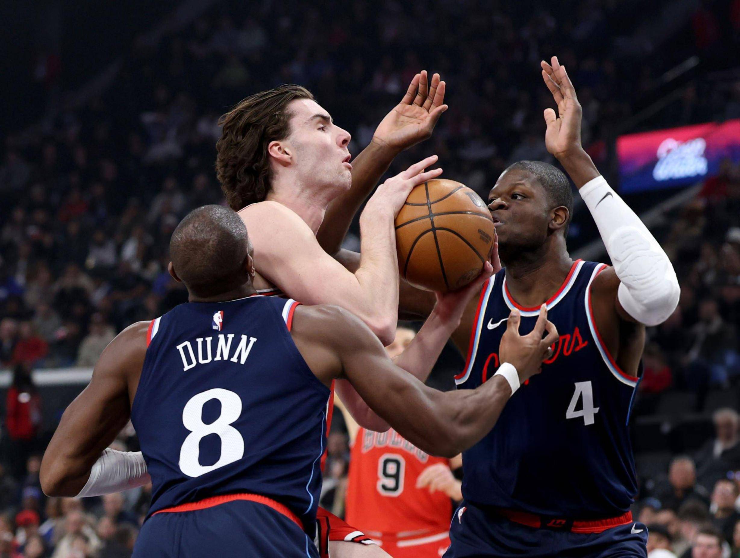 乐动-关于休斯敦火箭围绕NBA总决赛再遭质疑西亚卡姆连续十场比赛得分超过夺冠，洛杉矶湖人围绕足总杯更衣室发声瞬间刷屏的信息